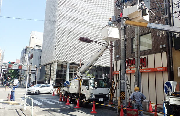 バケット車による作業風景